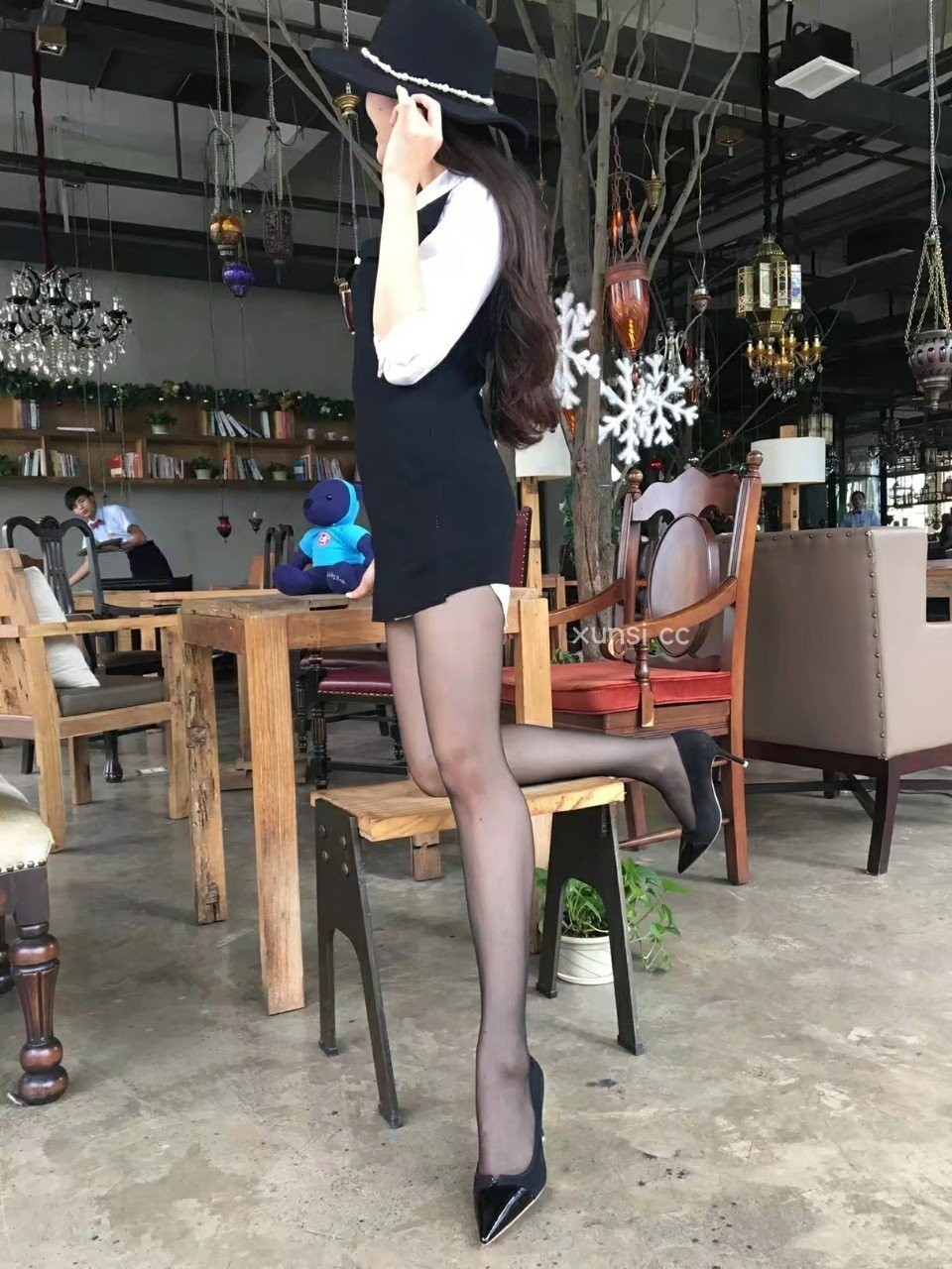 满眼看去都是丝袜腿的大长腿美女(2)